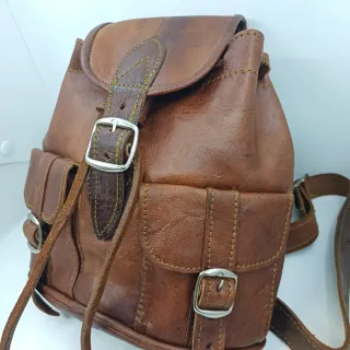 Mochila mini de cuero auténtico hecha a mano