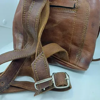 Mochila mini de cuero auténtico hecha a mano