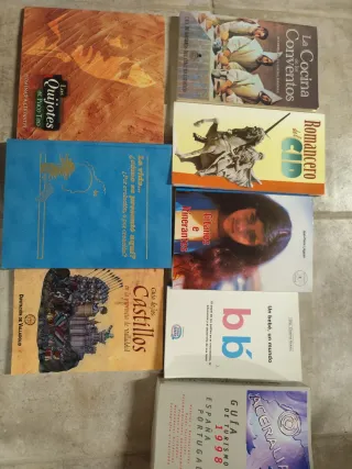 Varios libros. Castillos. Don Quijote. Gitanos