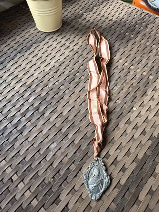 Medalla religiosa Santa Teresita del Niño Jesús