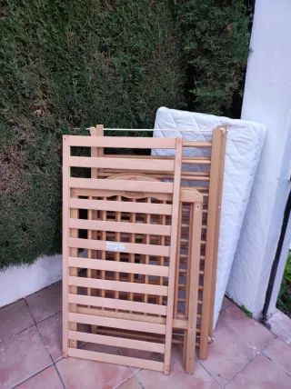 Cuna de madera maciza