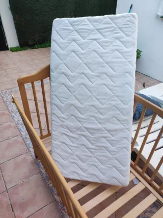 Cuna de madera maciza