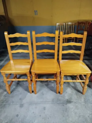 Juego de 3 sillas de madera