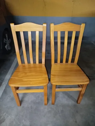 Juego de 2 sillas de madera