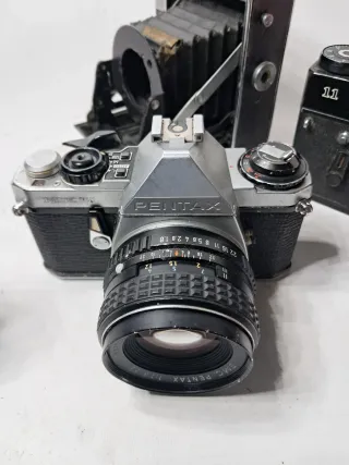 Lotto 5 macchine fotografiche e due obbiettivi