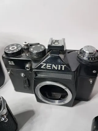 Lotto 5 macchine fotografiche e due obbiettivi