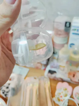 Lote Bebé +70€: Zapatos, Biberones, Chupetes