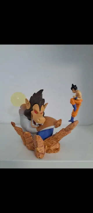Figura Imagination Vegeta Ozaru vs Goku Bandai