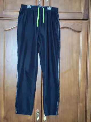 Pantalón chándal negro tela suave