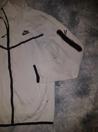 Chaqueta blanca con cremallera talla S