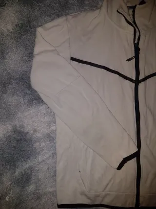 Chaqueta blanca con cremallera talla S