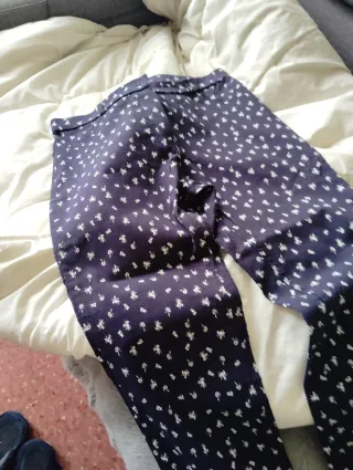 Pantalones estampados azul y blanco los dos