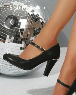 Zapatos de fiesta elegantes negros