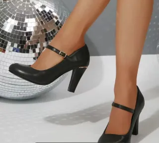 Zapatos de fiesta elegantes negros