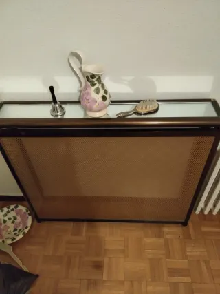 Cubre radiador metálico con tapa de cristal