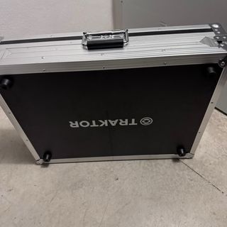 Kontrol S8 NI + Maleta + licencia + extras