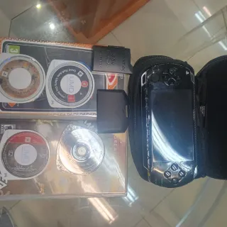 Sony PSP Nera + 4 Giochi + 2 Batterie 662076542Whts