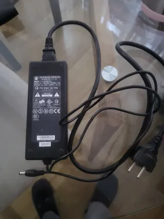 Cargador U SHIN INTERNATIONAL ENTERPRISE CORP