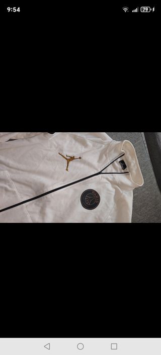 Chaqueta blanca con cremallera