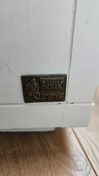 Mesitas de noche blancas (2)