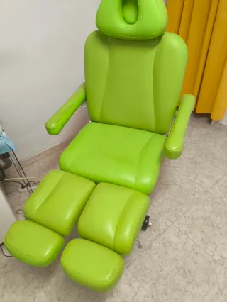 Sillón de clínica verde