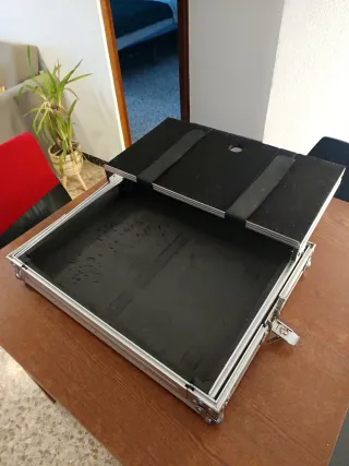 Mesa de Mezclas Native Instruments Kontrol S4