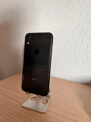 Teléfono móvil iPhone XR en color negro