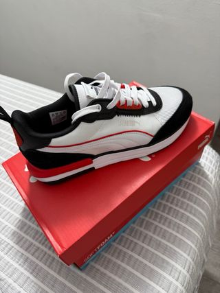 Zapatillas Puma Blancas, Negras y Rojas