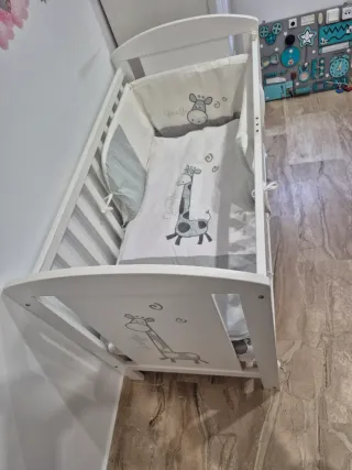 MiCuna-Cuna de bebé blanca con diseño de jirafa