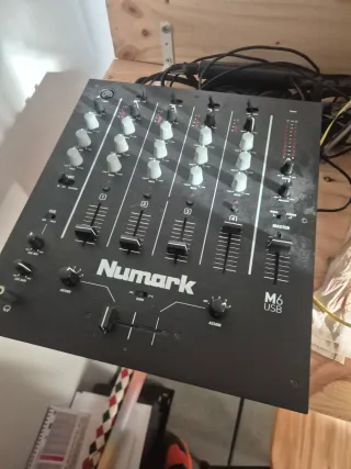 Mesa de Mezclas DJ Numark M6 USB
