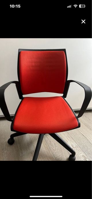 2 Sillas de Oficina con Ruedas Rojas