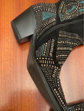 Stivali texani neri con strass e borchie