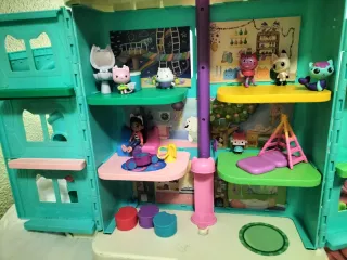 Casa de Gaby con personajes