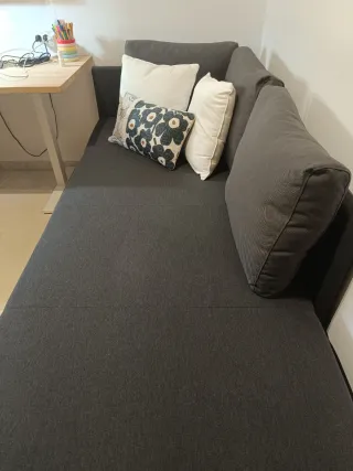 Diván Ikea gris con almacenaje