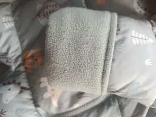 Buzo de bebé con estampado de dinosaurios