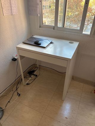 Escritorio y silla Ikea blanco