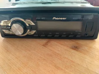 Radio Coche Pioneer No tiene bluetooth
