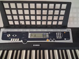 Teclado Yamaha YPT-210 Digital completo + soporte