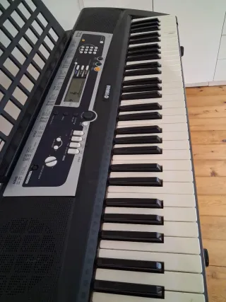 Teclado Yamaha YPT-210 Digital completo + soporte