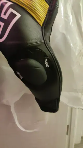 Mono de moto Shua negro y amarillo