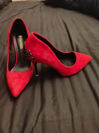 Zapatos de fiesta rojos ante