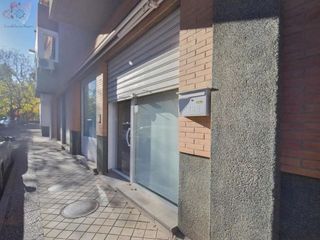Local comercial en venta en Cervantes en Granada