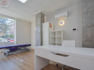 Local comercial en venta en Cervantes en Granada