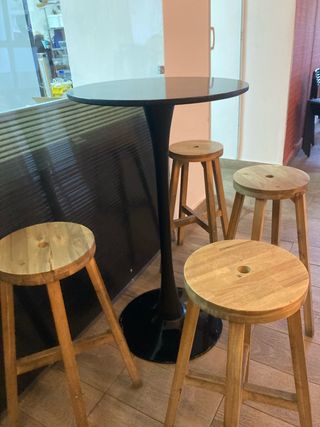 6 taburetes de madera