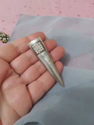 Spilla vintage rara con strass