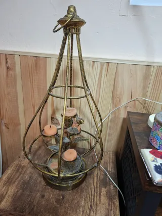 Candelabro de metal dorado