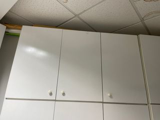 Armario archivador superior de tres puertas