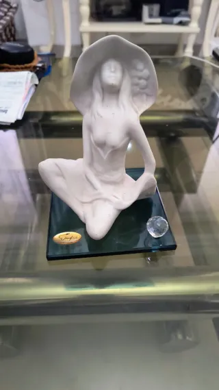 Statuina Donna con Cappello