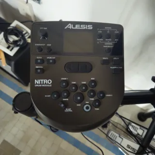 Batería Electrónica Alesis Nitro Mesh Kit