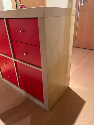 Estantería modular Ikea beige y roja